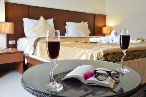 Sharaya Patong Hotel エクステリア 写真