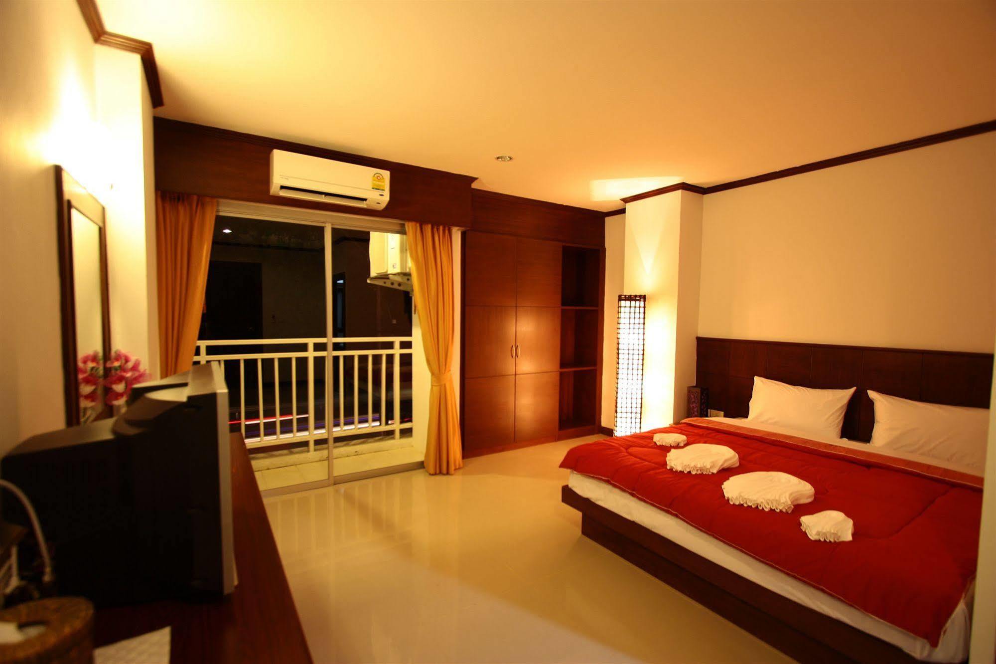 Sharaya Patong Hotel エクステリア 写真