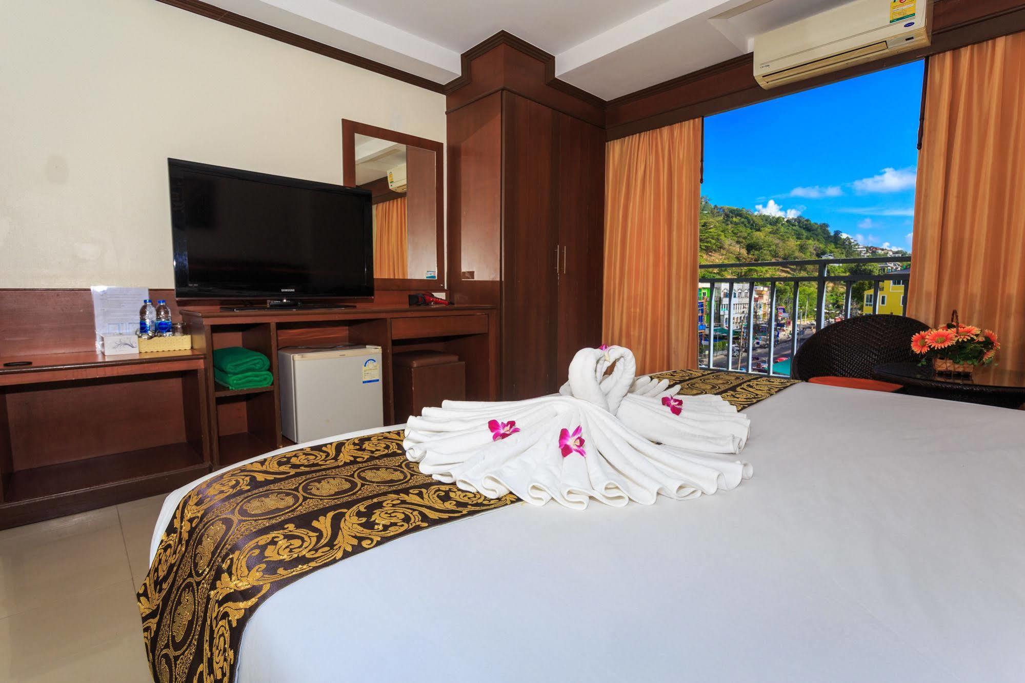 Sharaya Patong Hotel エクステリア 写真