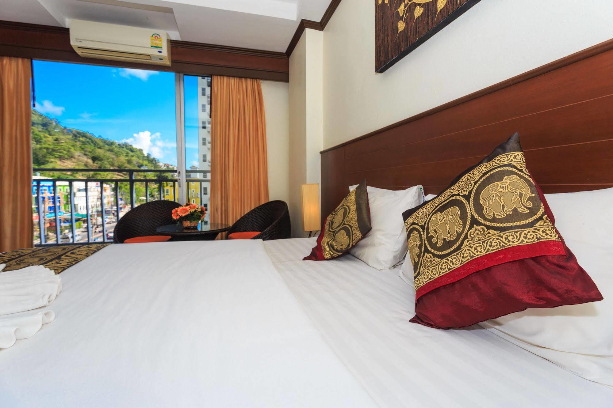Sharaya Patong Hotel エクステリア 写真