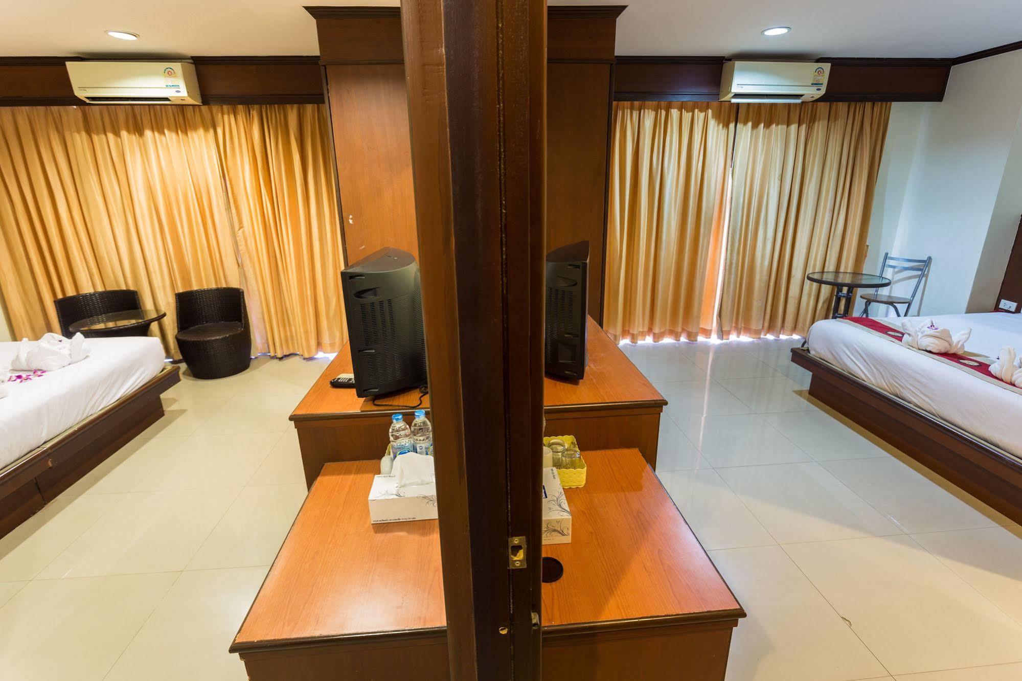 Sharaya Patong Hotel エクステリア 写真