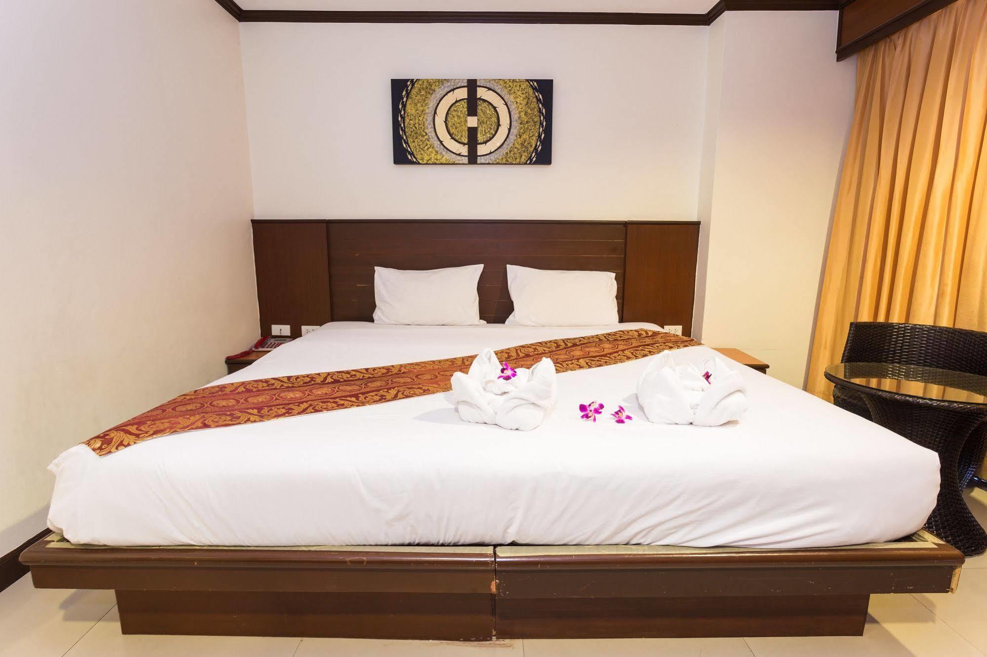 Sharaya Patong Hotel エクステリア 写真