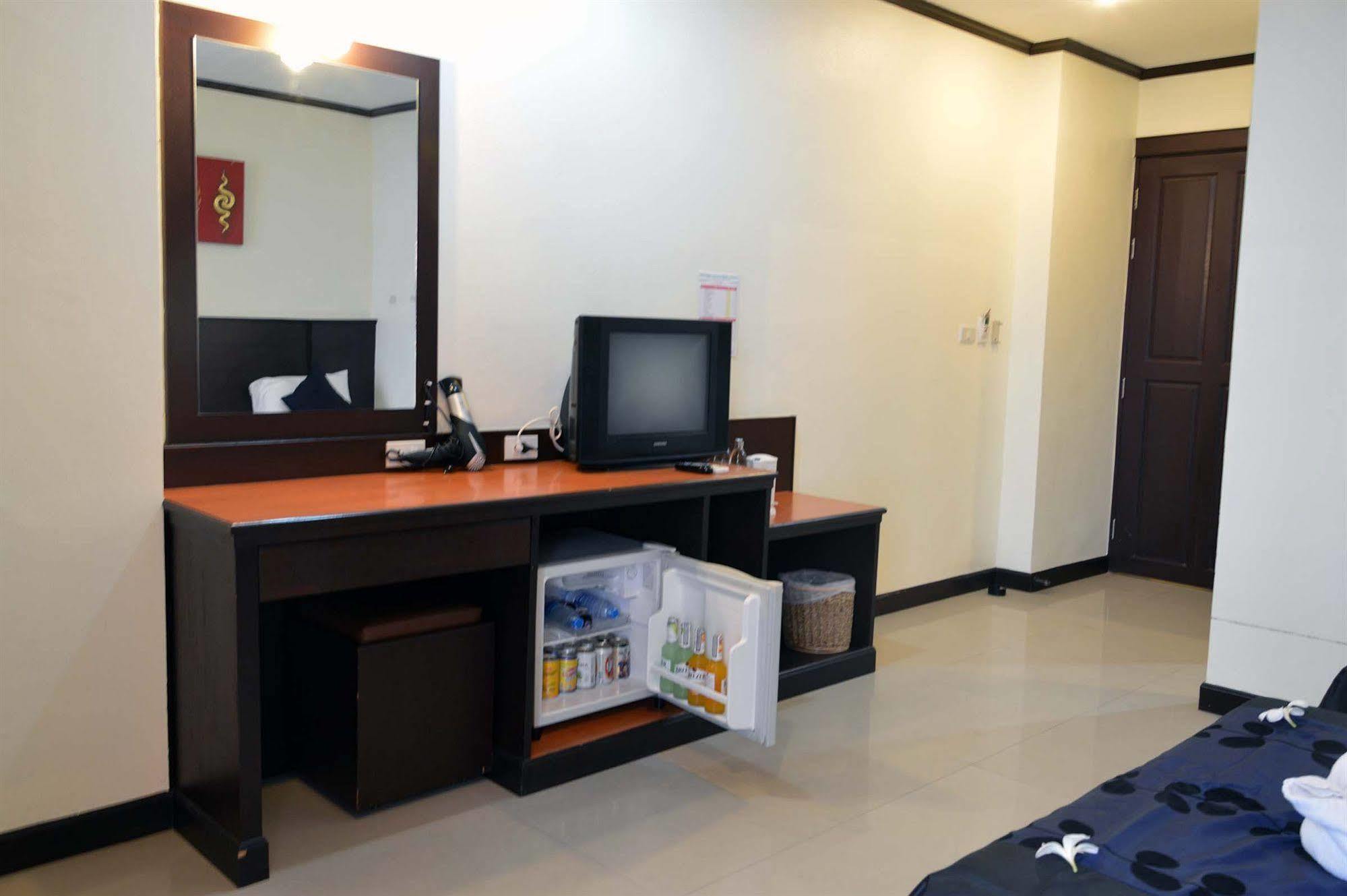 Sharaya Patong Hotel エクステリア 写真