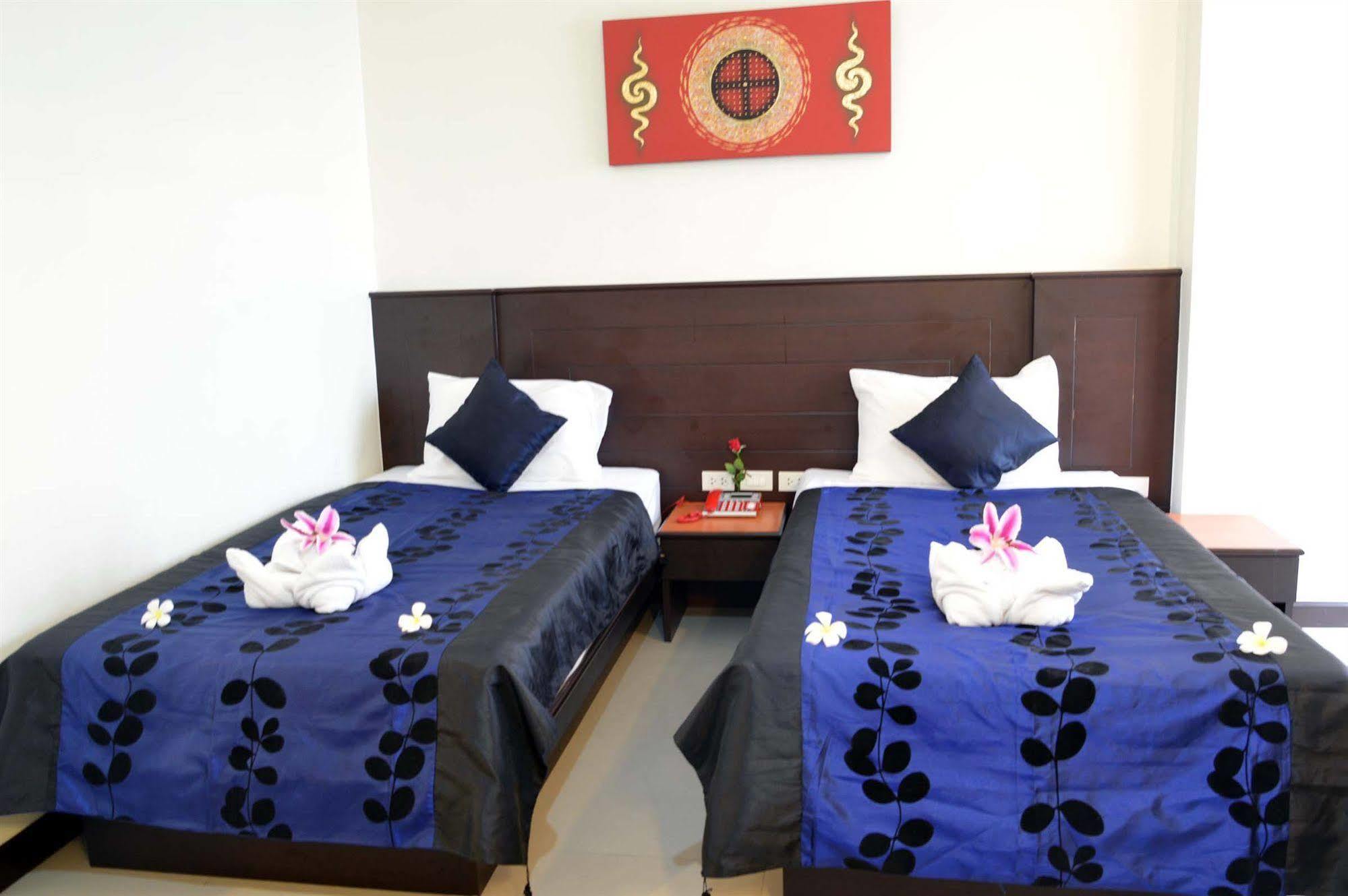 Sharaya Patong Hotel エクステリア 写真