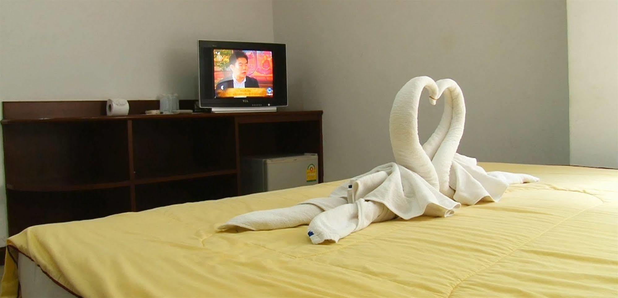 Sharaya Patong Hotel エクステリア 写真