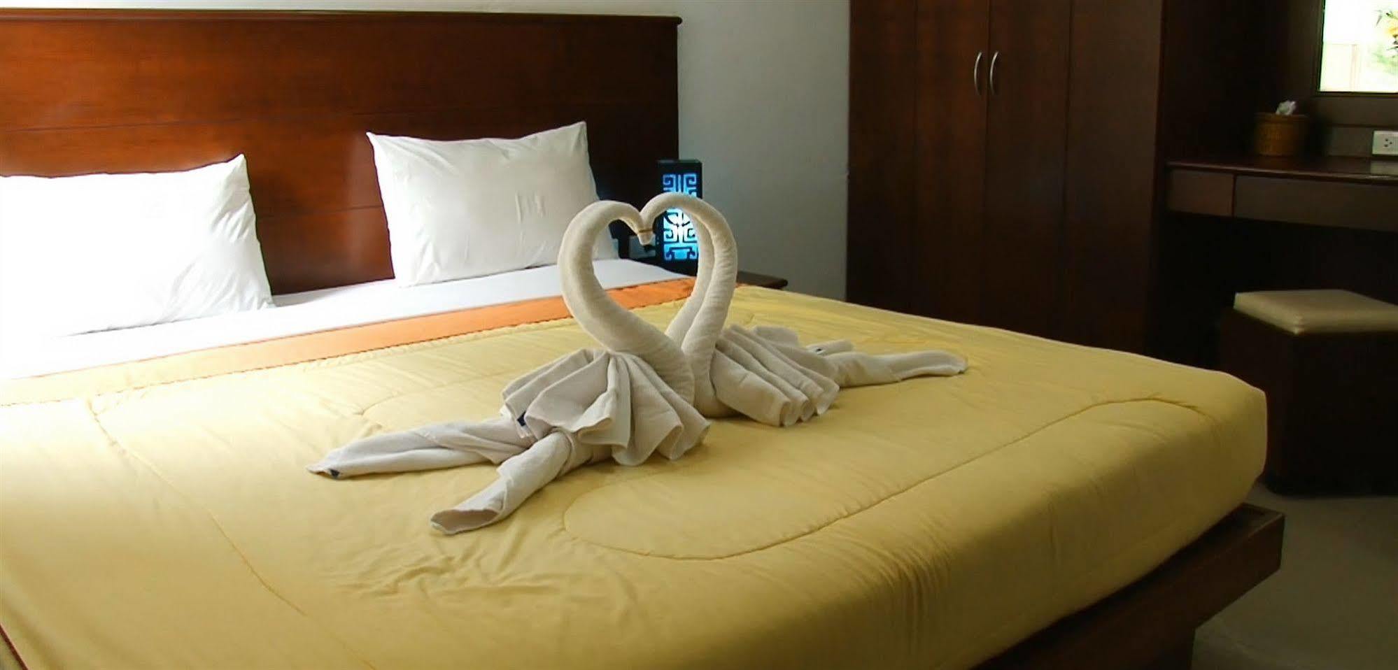 Sharaya Patong Hotel エクステリア 写真